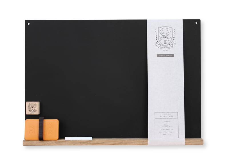 黒板の上にあったゴミ 黒板の上にあったゴミ