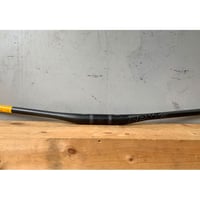 SANTA CRUZ ハンドル 800mm 35mm rise カーボン fit=scale-down,w=1200