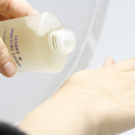モイストR（化粧水）  有効保湿成分で速やかに水分を吸収し潤った肌に