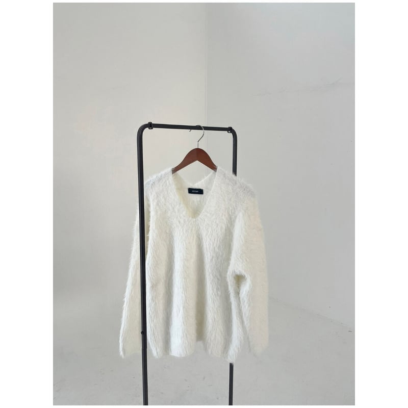 pure white v neck knit | LOVAN'