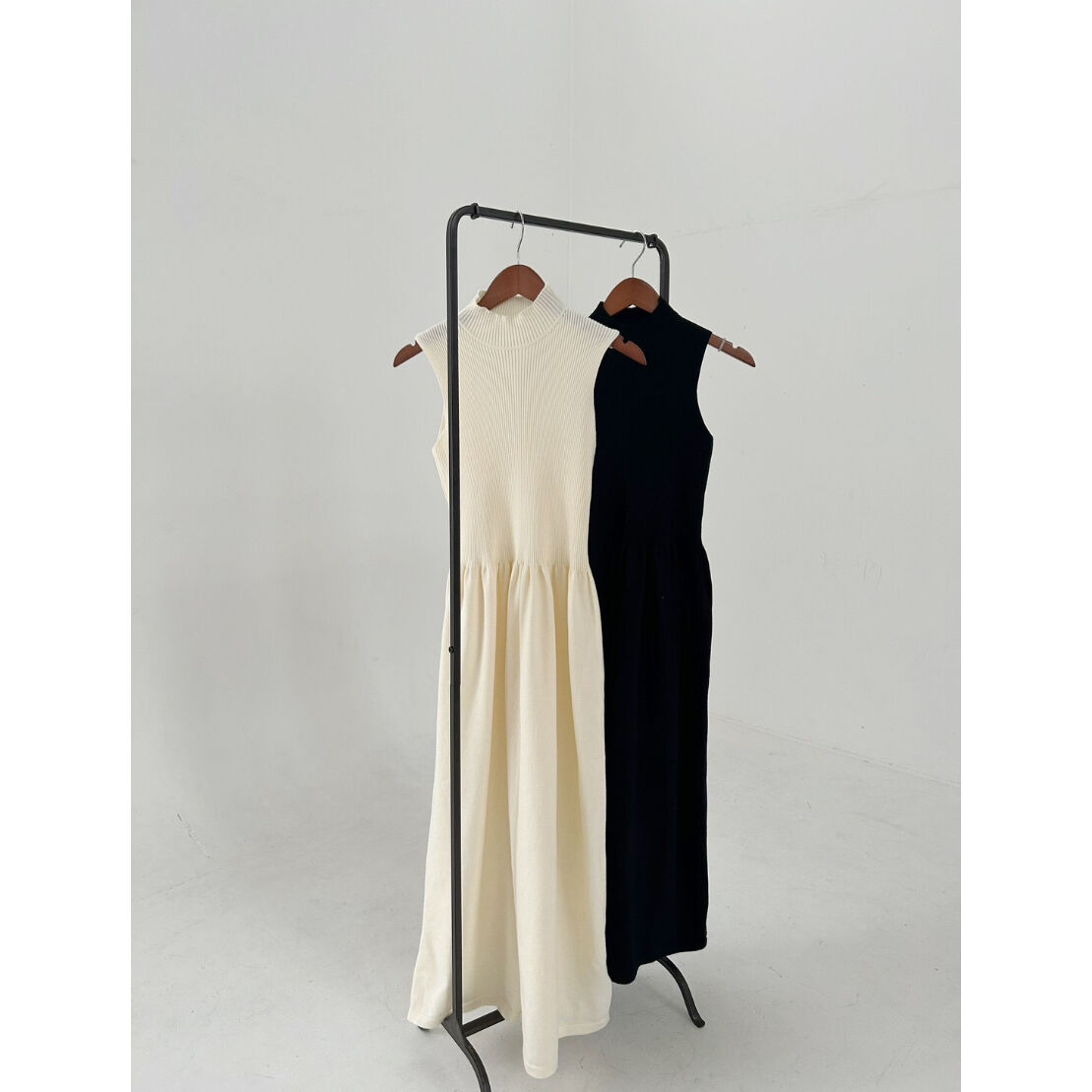 elegant flea nosleeve knit onepiece black | LOVAN' elegant flea nosleeve knit onepiece black | LOVAN'
