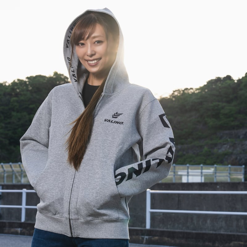 今年の冬はこれで決まり‼VALINO ジップパーカー グレー | VALINO TOKYO