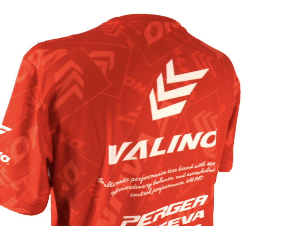 ぽ*む様 Tシャツ メッシュ 赤 VALINO 赤ドライメッシュTシャツステッカーボムデザイン