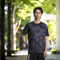 肌触りの良いVALINO 黒ドライメッシュTシャツステッカーボムデザイ[2025]