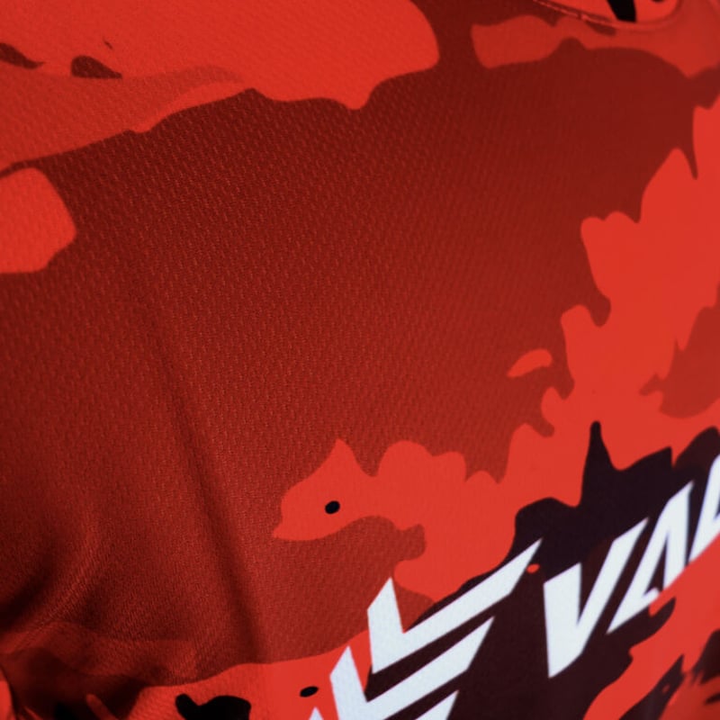 赤迷彩柄VALINO DRY CAMO TEE – RED [2025] | VALINO T