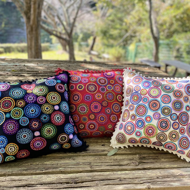 現地購入　ペルー刺繍　アルパカウール　クッションカバー 2枚組 現地購入 ペルー刺繍 アルパカウール クッションカバー 2枚セット