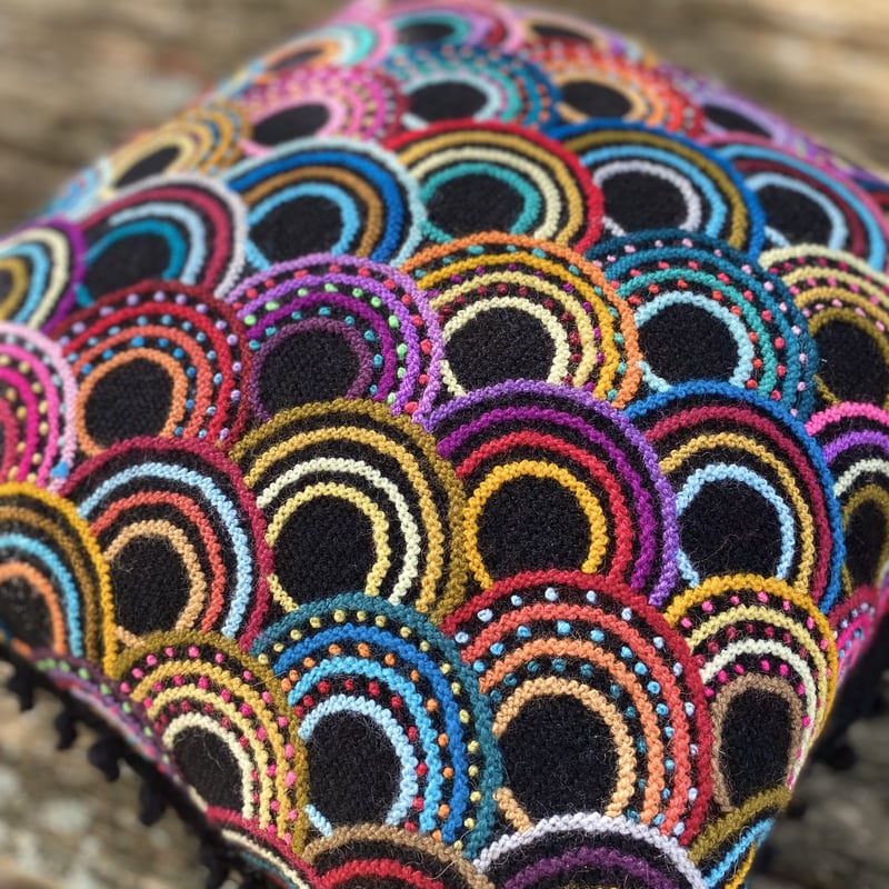 ペルーアルパカウール 手刺繍クッションカバー レインボー