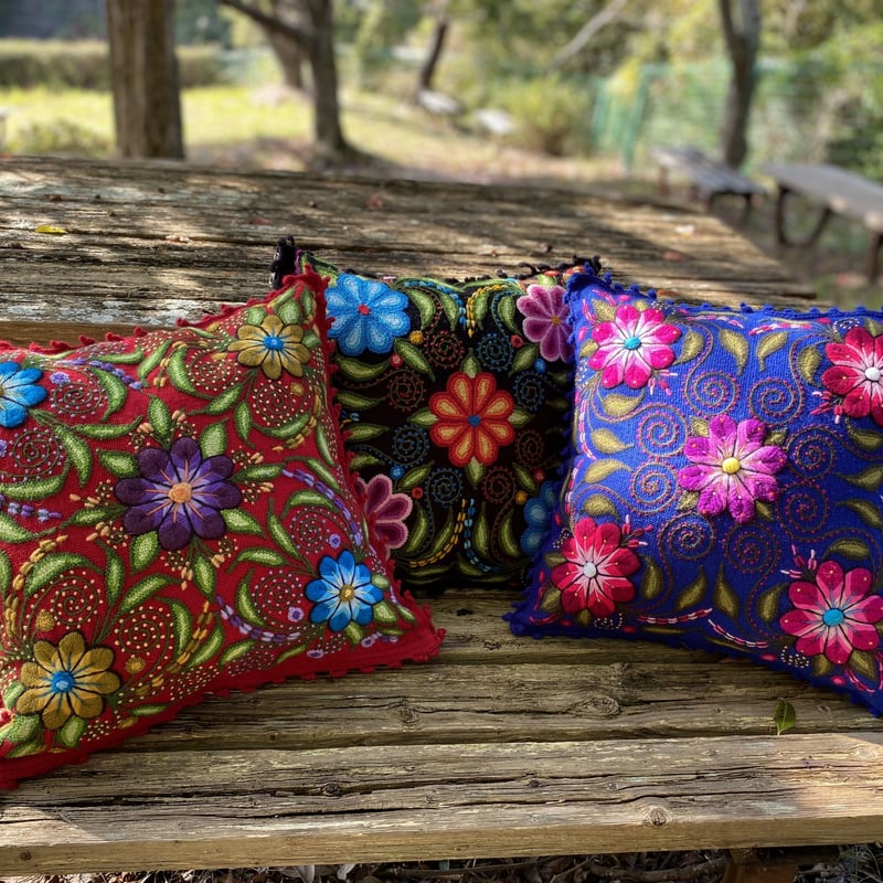 現地購入　ペルー刺繍　アルパカウール　クッションカバー　2枚セット ペルーアルパカウール 手刺繍クッションカバー レインボー