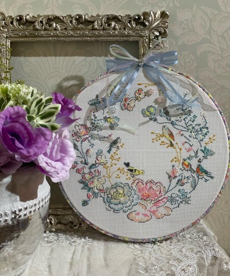 花と小鳥　クロスステッチ刺繍完成品