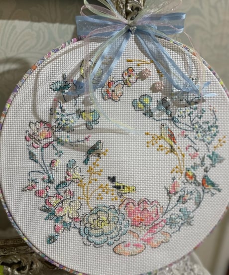 花と小鳥　クロスステッチ刺繍完成品