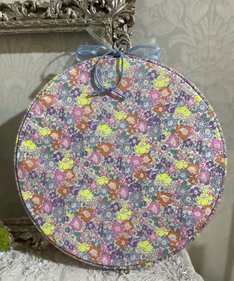 花と小鳥　クロスステッチ刺繍完成品