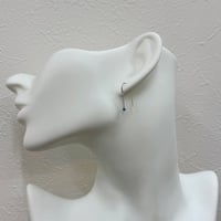 シンプルブルーストーンピアス