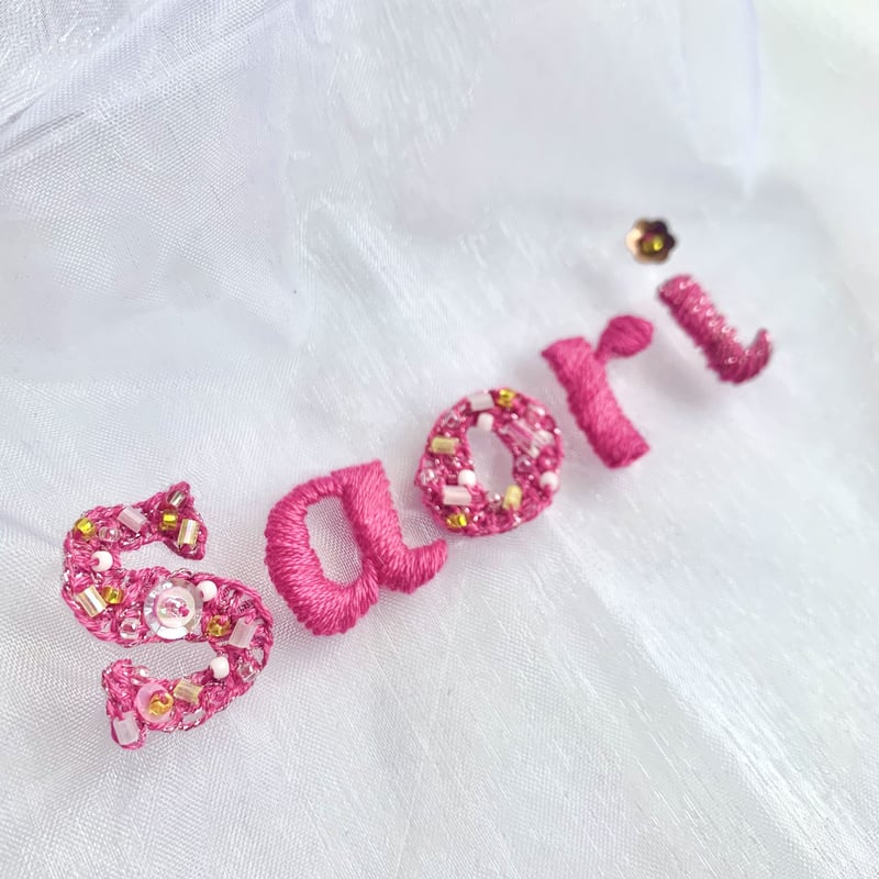 まりまりまりん♡ ウエイト枠 刺繍イニシャルポーチ♡ ポーチ】【イニシャル】A～Zまで オーダー 刺繍 化粧ポーチ