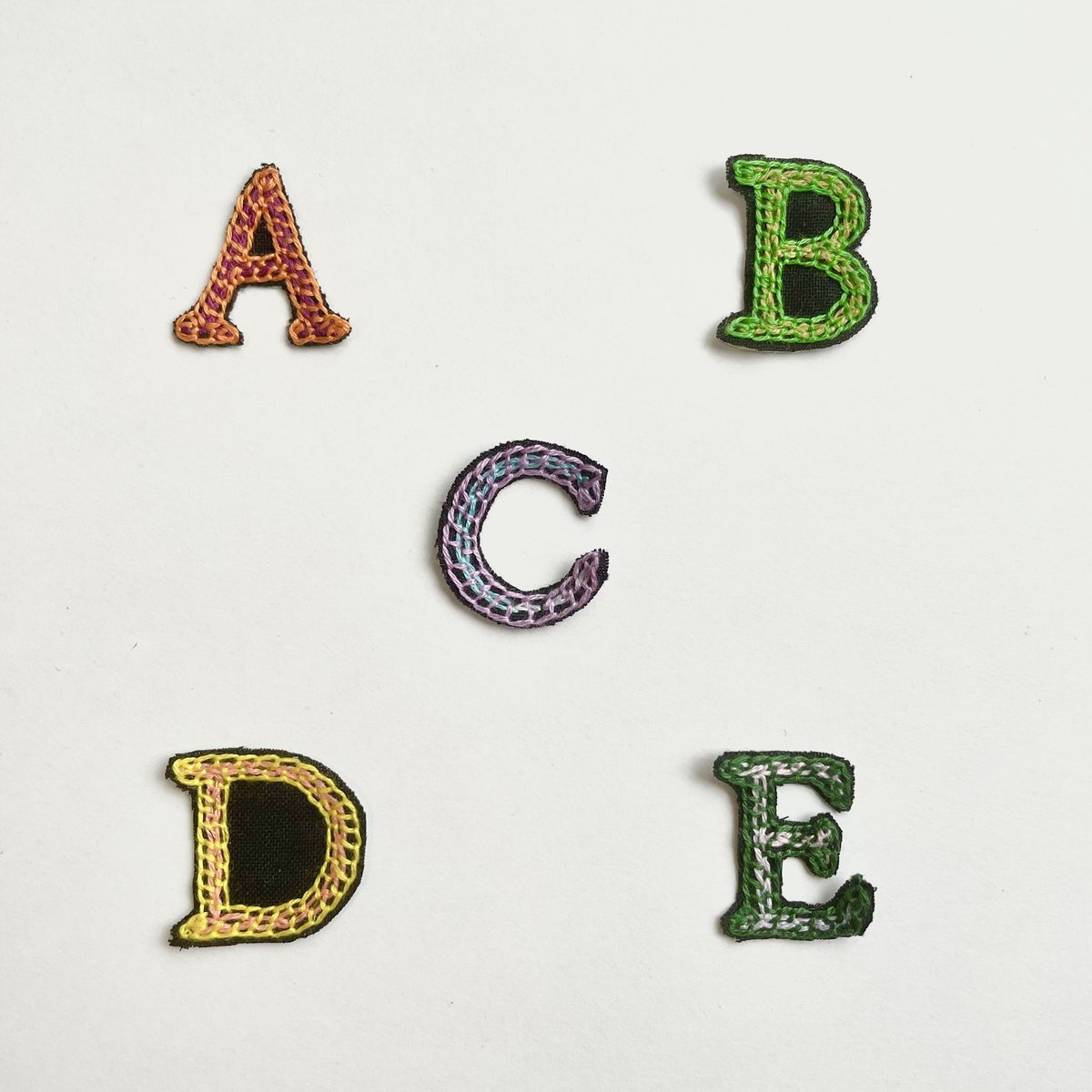 ワッペン風 //イニシャル刺繍 S // ABCDE | S.Art//3291