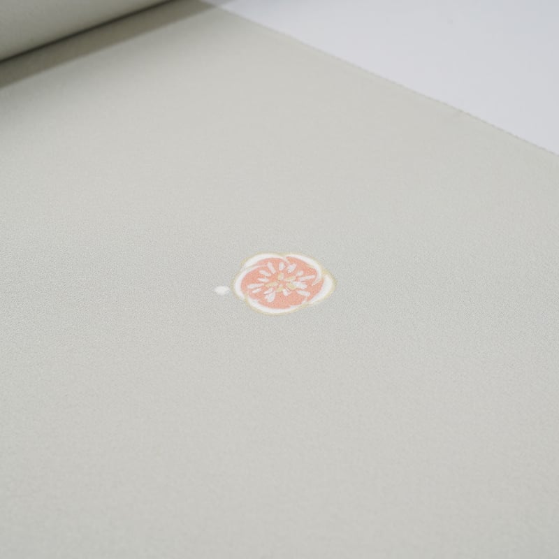 小紋 刺繍 うさぎ 紋意匠 飛び柄 薄梅鼠色 正絹 反物 fit=scale-down,w=1200