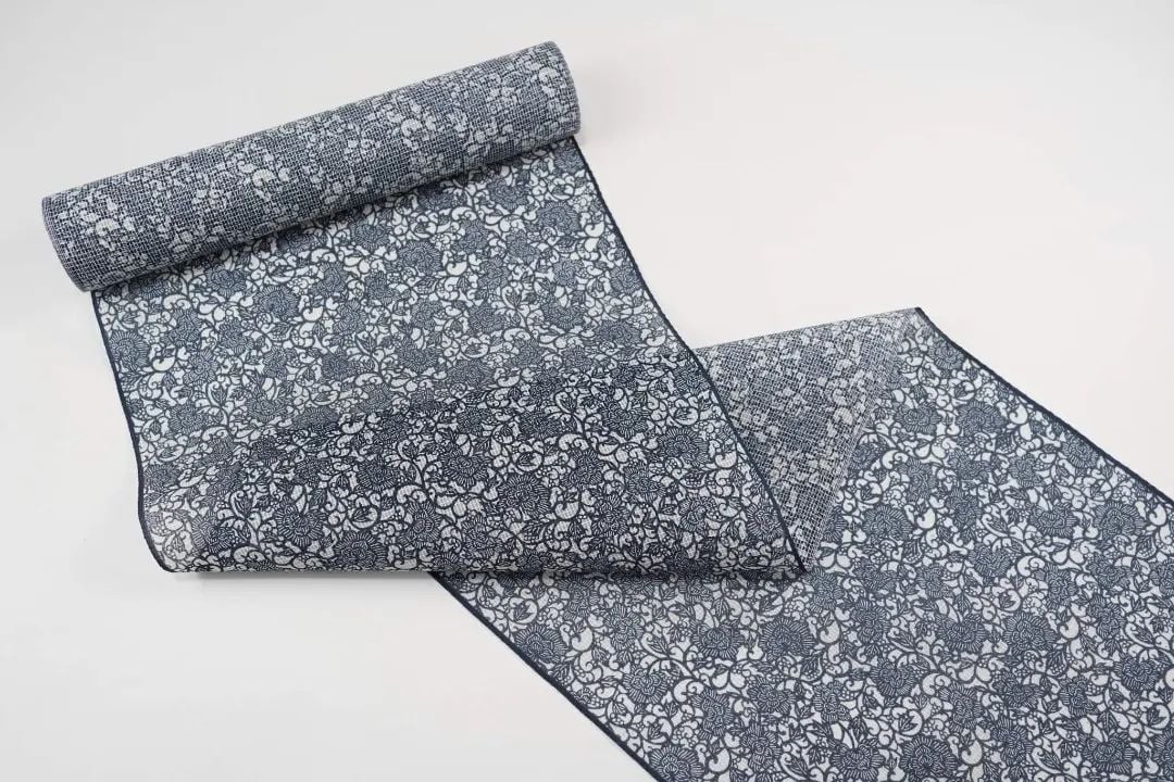 自然の恵みに包まれた【紅花染紬】 大人の趣の装い　正絹　特価❣️ 正絹 紬着物 紅花染め 自然の恵みに包まれた【紅花染紬】 大人