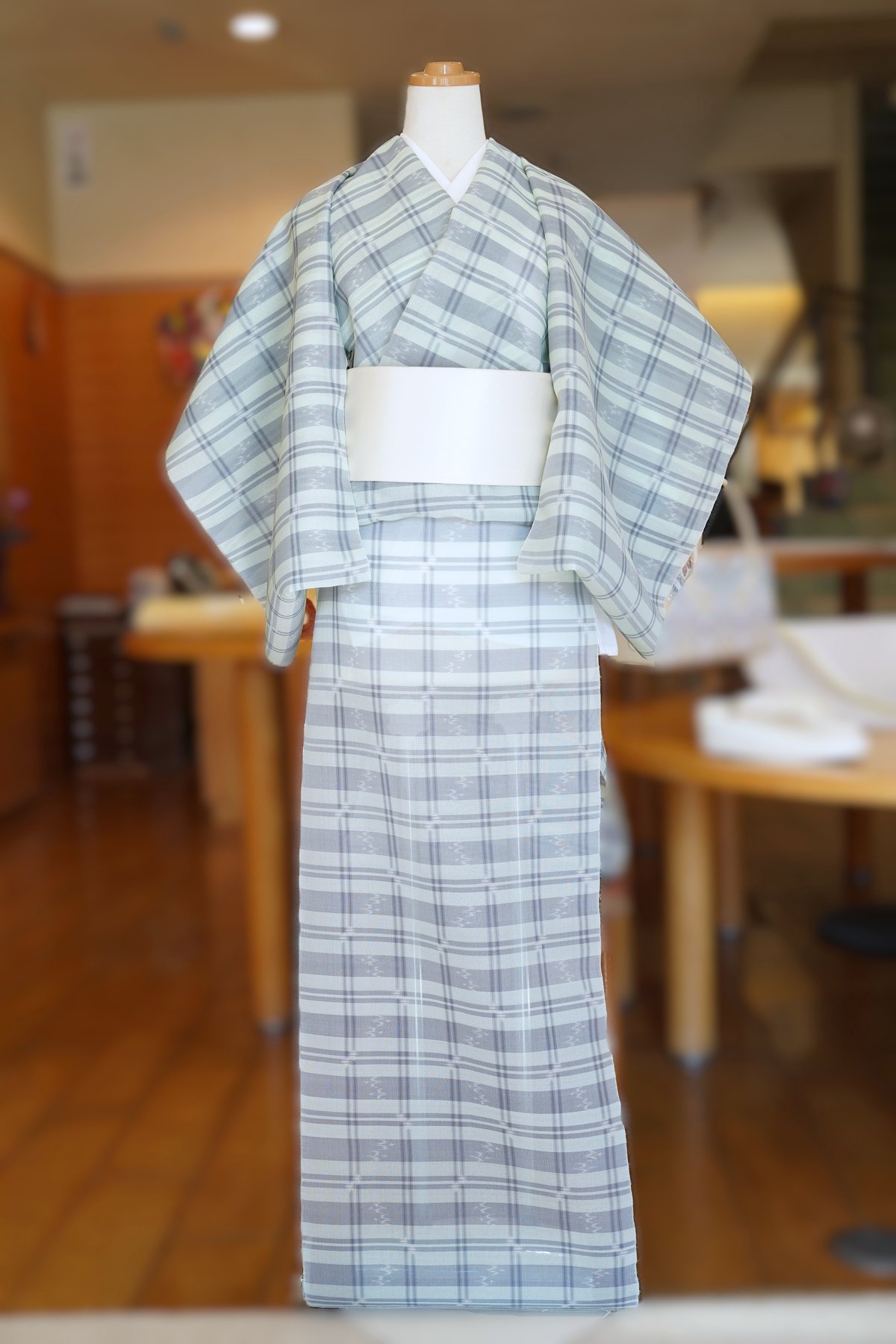 ★極上の透け感‼️  夏琉球絣　カベ上布　正絹　夏物　紗紬 琉球かすり「壁上布・夏紬・格子・水色」 | MINOKO STORE