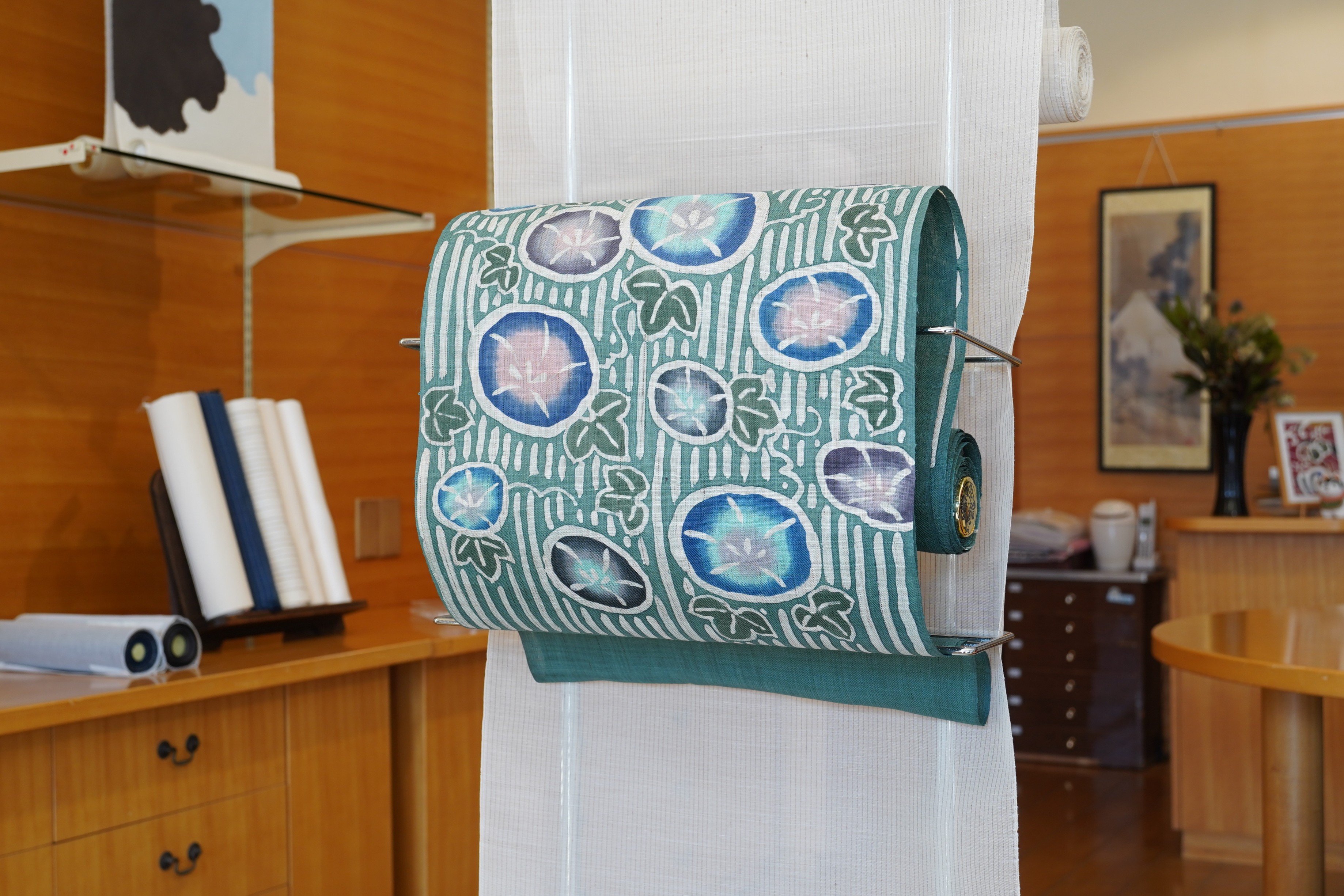 【美品　長尺】名古屋帯　麻　コスモス　工芸キモノ野口　紫香　帯丈392 帯幅30 麻九寸帯（名古屋帯）「工芸キモノ野口・朝顔・錆浅葱色」 | MINOKO STORE