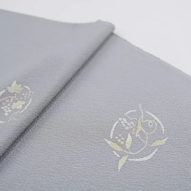 【単衣】飛び柄 刺繍小紋 正絹◇ブルーグレー 単衣】飛び柄 刺繍小紋 正絹◇ブルーグレー - メルカリ