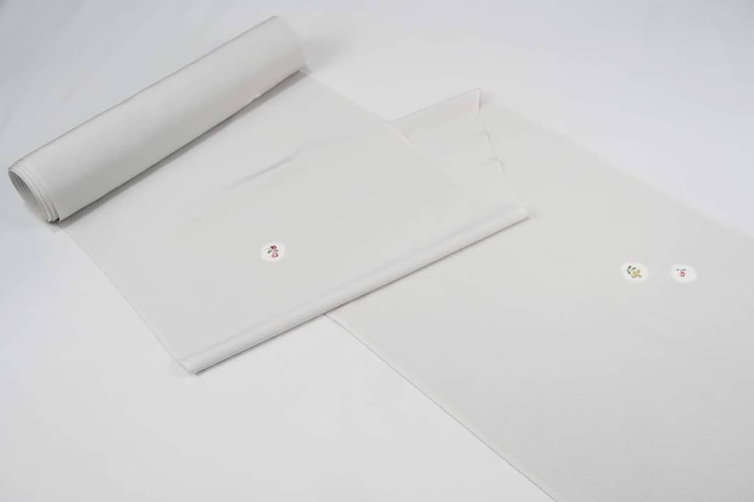 花柄絞り小紋着物 小紋「単衣向き・飛び柄・小絞り・型染花柄」 | MINOKO STORE