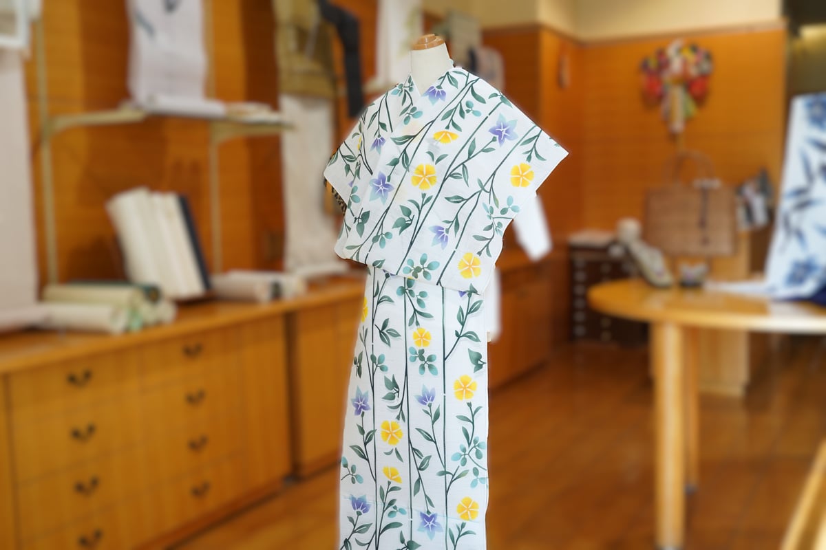 竺仙浴衣「綿絽白地・女性向け・撫子に桔梗」 | MINOKO STORE