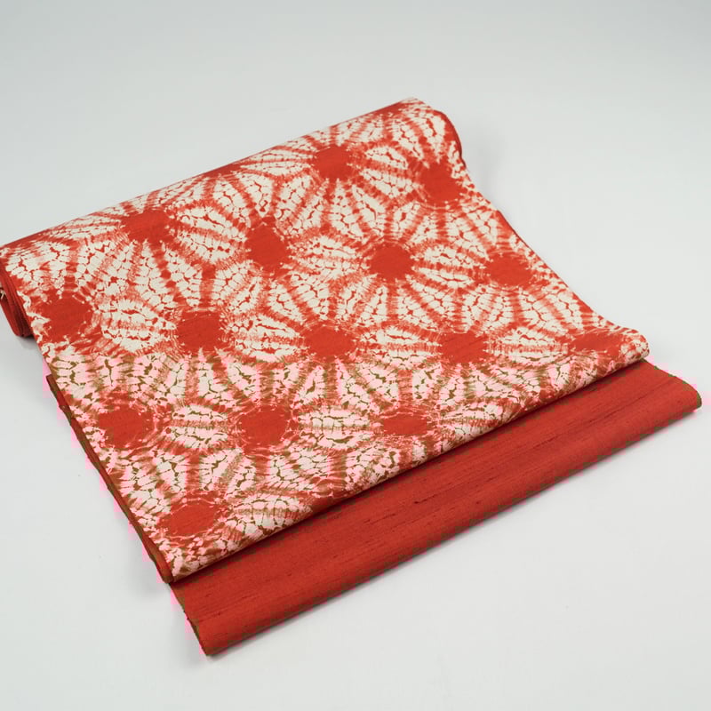 九寸帯（名古屋帯）「藤井絞・巻き上げ絞・麻の葉模様・茜色