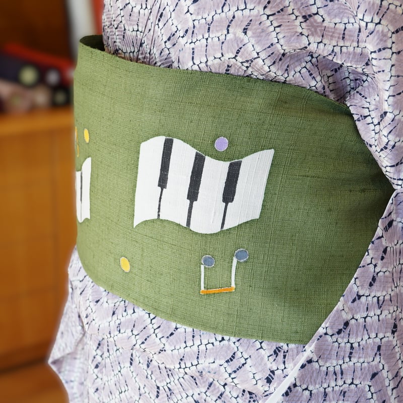 型絵染作家 岡田その子　ふくろう　フクロウ◆型絵染九寸名古屋帯　黒地　未仕立 九寸帯（名古屋帯）「型絵染・岡田その子・メロディ」 | MINOKO STORE