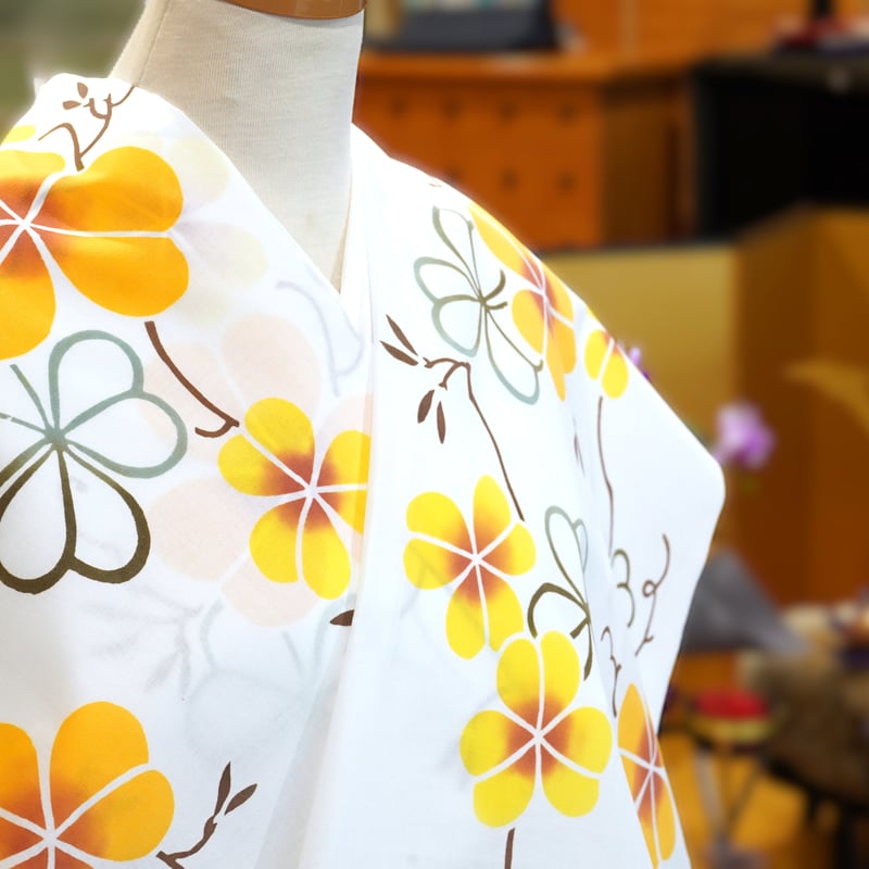 竺仙浴衣「コーマ白地差分・注染・クローバー繋ぎ」 | MINOKO STORE