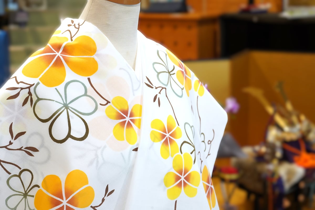 竺仙浴衣「コーマ白地差分・注染・クローバー繋ぎ」 | MINOKO STORE