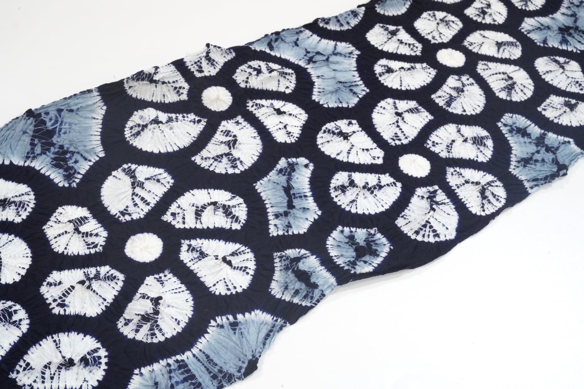 新品 有松鳴海絞り 梅 仕付け糸付“サイダーのような爽快感”高級浴衣 4022 有松鳴海絞り浴衣「ねじ梅」 | MINOKO STORE