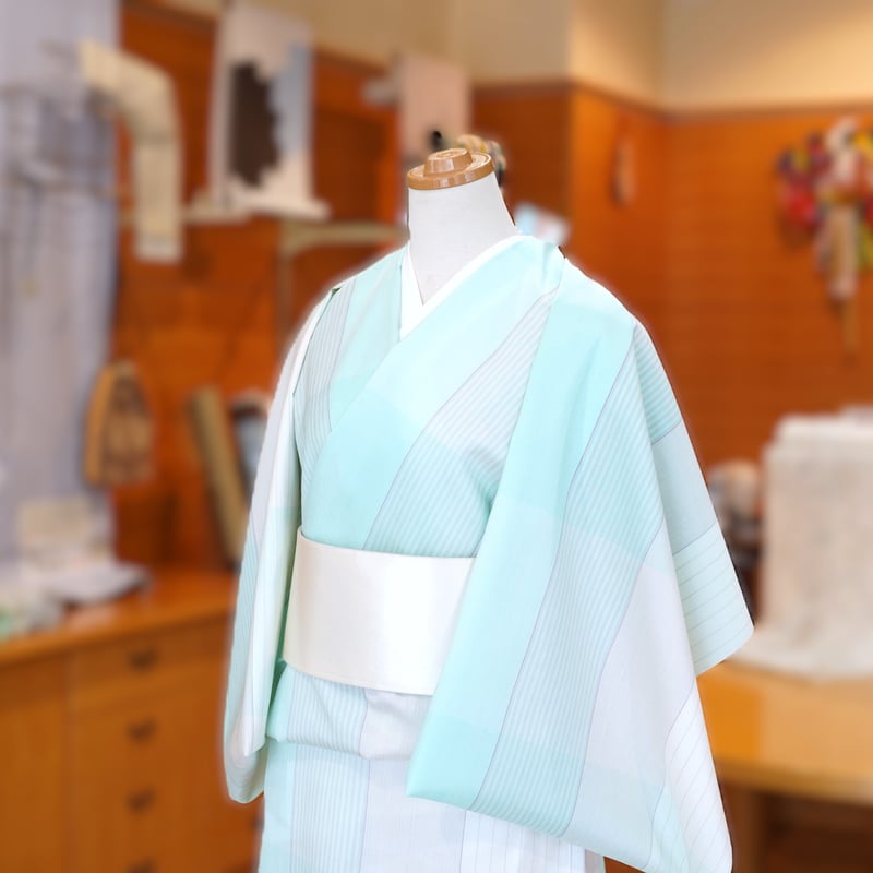 お値下げしました　価値有る一品　品の良い小千谷紬の和服 小千谷紬「樋口隆司・単衣～夏衣向き・湯揉み絹縮・遊び格子