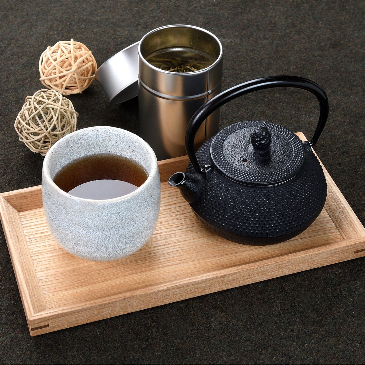会津塗の茶盤（お茶用トレー） 経年変化でより味わい深く｜奥会津 木のカフェトレー 【工房 あかるむ