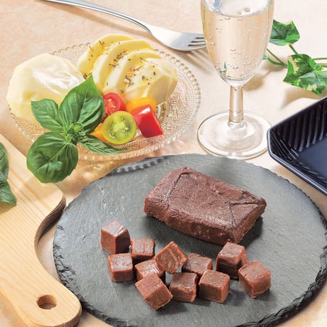 コクとやさしい甘みが特徴｜チーズ食べ比べセット(ブラウンチーズ・モッツァレラチーズ)【Wisteria(ウィステリア)　葛尾村】