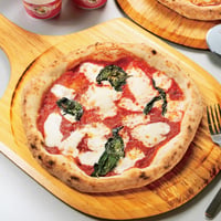 福島県産米「天のつぶ」使用｜もちもち米粉ピザセット【米Pizza TT Brothers　福島市】