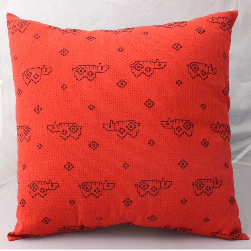 会津 赤べこ柄 クッションカバー【三和織物 伊達市】 | Monmo