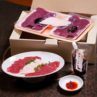 甘みとうまみ、とろけるような食感｜竹原肉店特選馬刺し2種盛りと専用醤油セット【竹原肉店　会津坂下町】