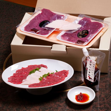 甘みとうまみ、とろけるような食感｜竹原肉店特選馬刺し2種盛りと専用醤油セット【竹原肉店　会津坂下町】