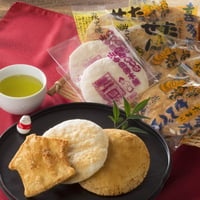 起き上がり小法師付き！喜多方の定番土産｜窯焼きせんべい詰め合わせ【山中煎餅本舗　喜多方市】
