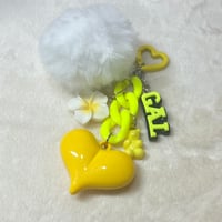 ギャルキーホルダー　黄色