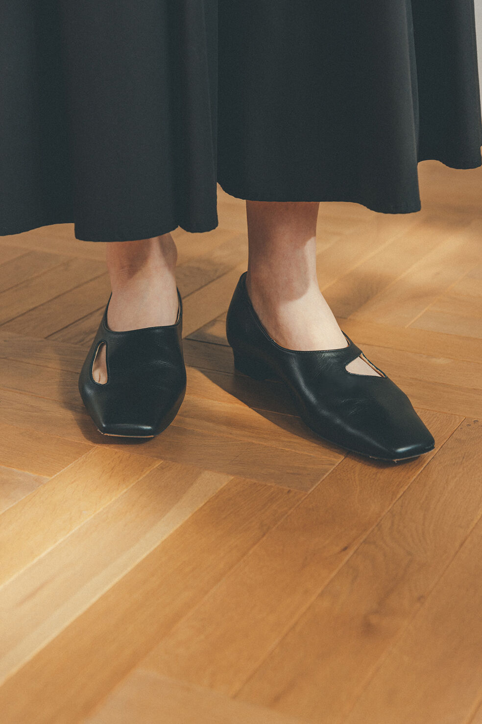 CLANE クラネ ASYMMETRY HOLE FLAT SHOES