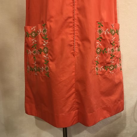 お花チャームのAライン刺繍ワンピース