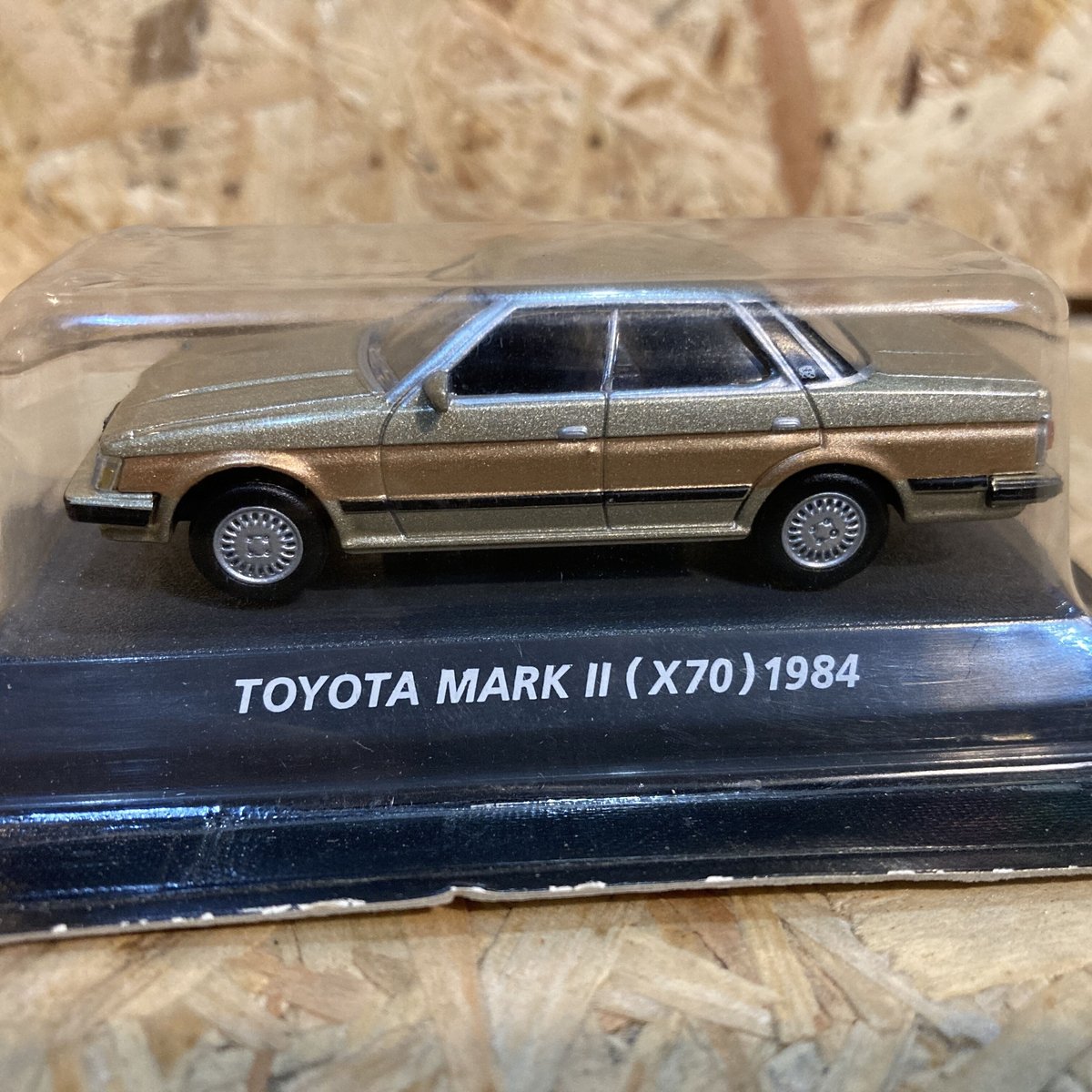 コナミ 1/64 絶版名車コレクション TOYOTA マークII (X70)1984