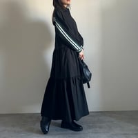 [063-3849]ラインティアードワンピース