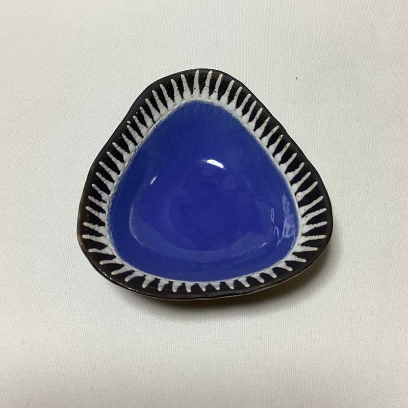 【定窯系 オリーブグリーン釉 牛枕】牛型陶枕／花模様装飾／中国古陶磁風 定窯系 オリーブグリーン釉 牛枕】牛型陶枕／花模様装飾／中国古