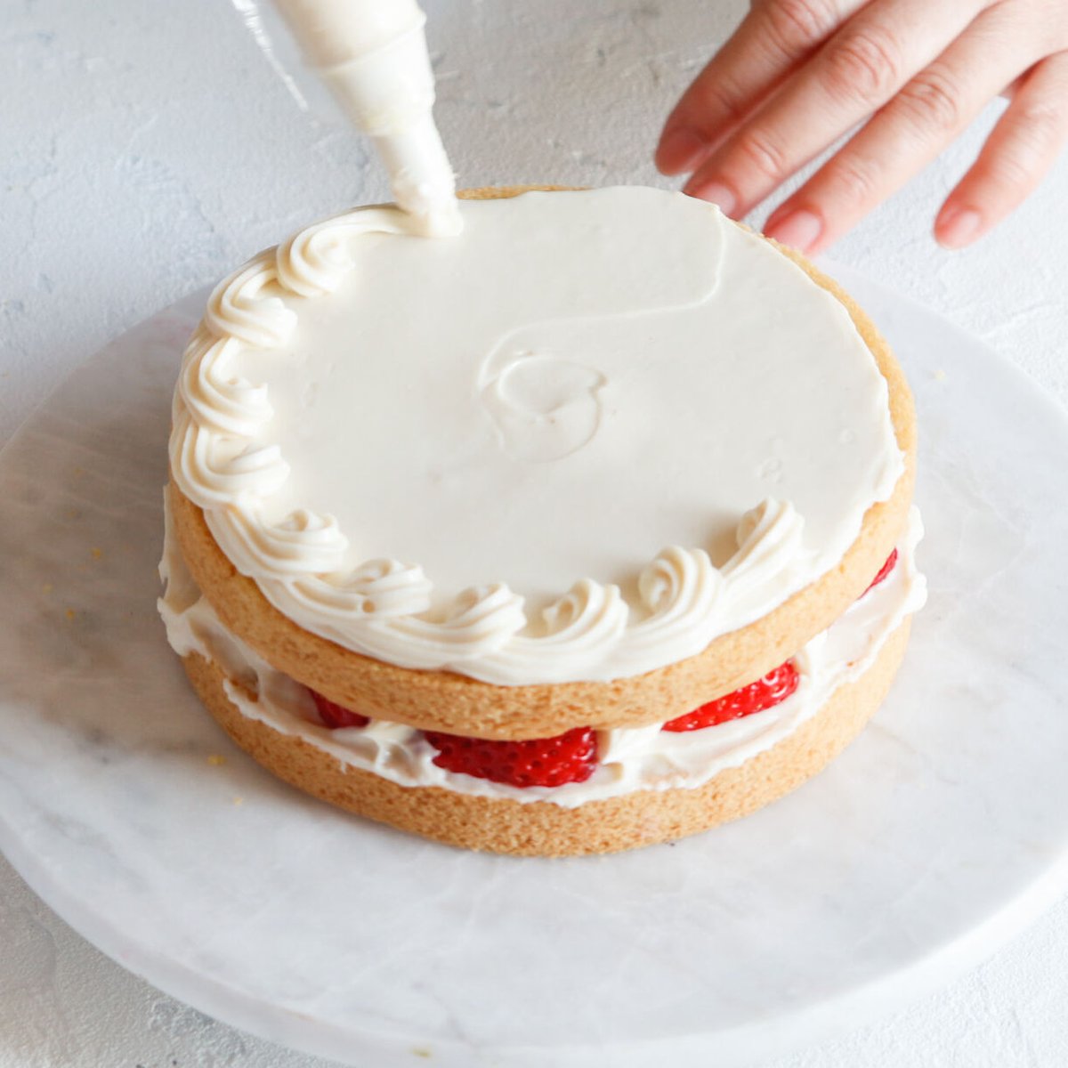 冷凍便】米粉デコレーションケーキキット ​平飼い卵使用 | Apple