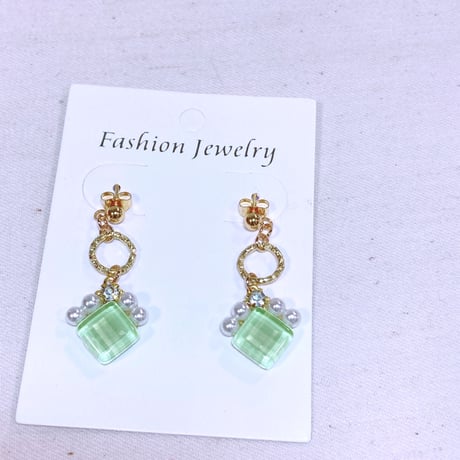 パールのピアス No272