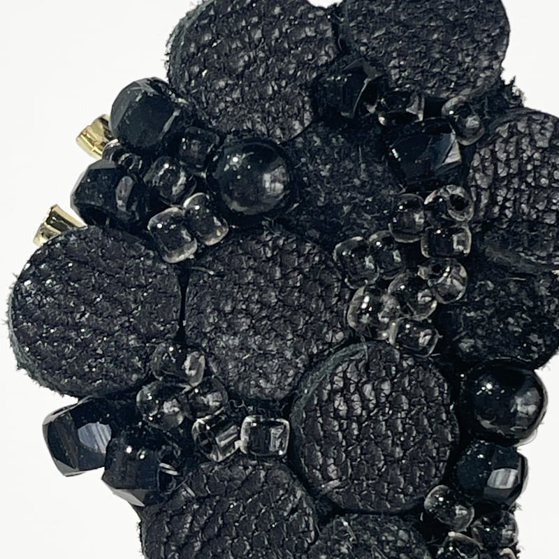 おおきな葡萄ヴィンテージビーズ／ブラック】（レザーピアス