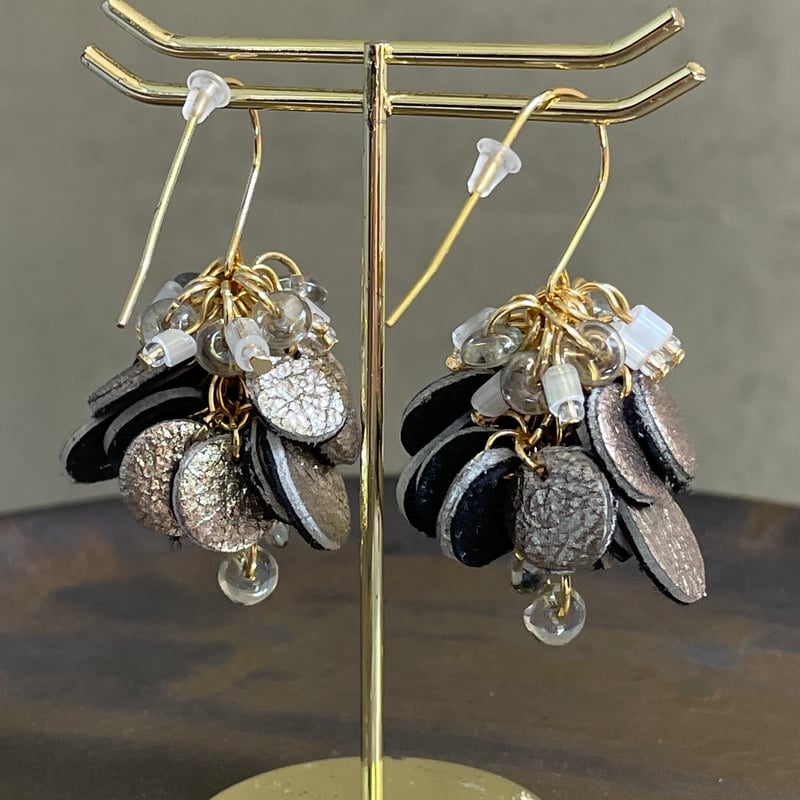 PINEヴィンテージビーズ】WHITE／GOLD（ピアス・イヤリング） | gr.