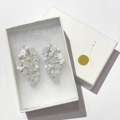 おおきな葡萄／シルバー箔（レザーピアス・イヤリング）