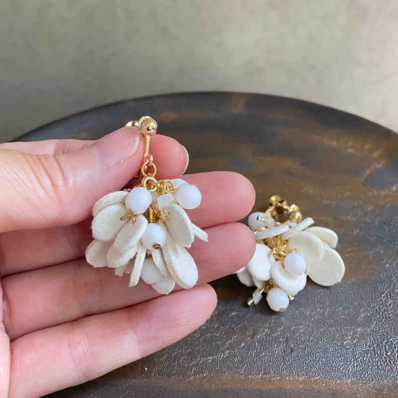 PINEヴィンテージビーズ】WHITE／GOLD（ピアス・イヤリング） | gr.